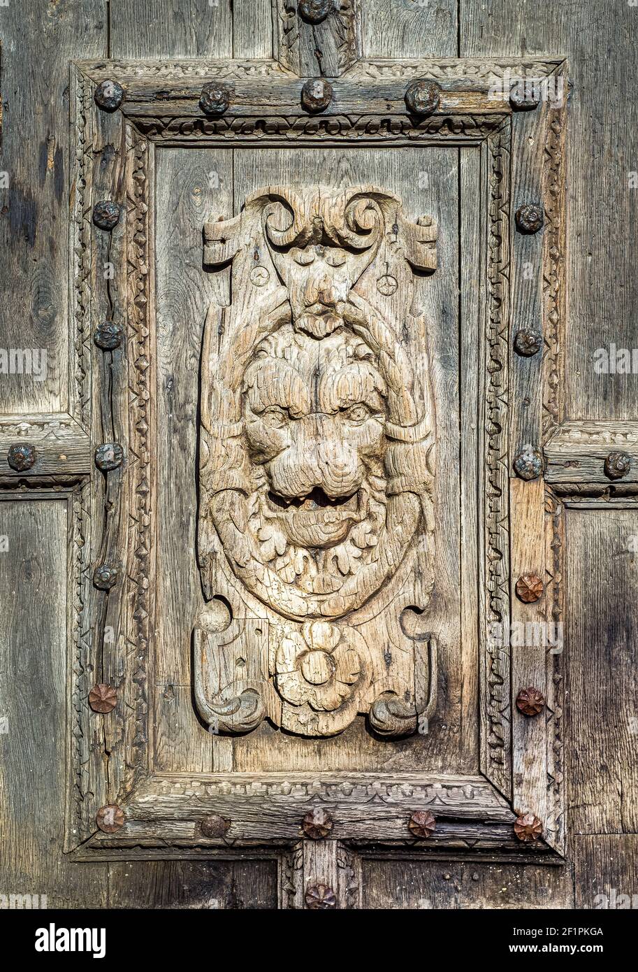 Wooden door entrance hi-res stock photography and images - Alamy