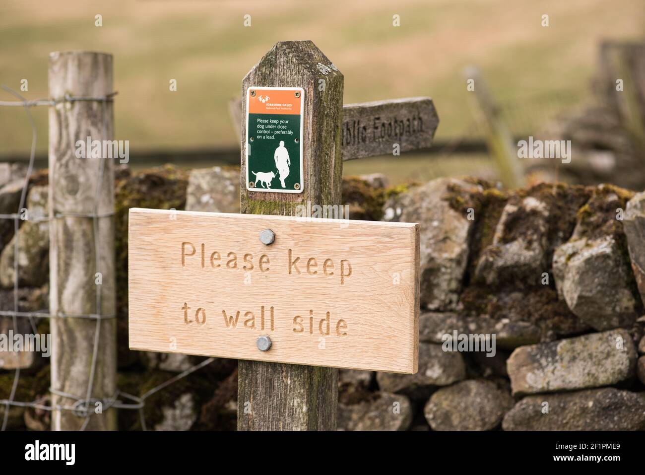 Signposted footpath hi-res stock photography and images - Alamy