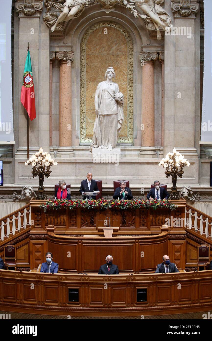 Lisbon, Portugal. 9th Mar, 2021. Re-elected Portuguese President Marcelo Rebelo de Sousa (2nd L, top) delivers a speech during his second term swearing-in ceremony at the Parliament in Lisbon, Portugal, March 9, 2021. Portuguese President Marcelo Rebelo de Sousa was inaugurated on Tuesday for his second term as head of state, promising 'good use of European funds, with good management' of financial resources to help the country's post-pandemic recovery. Credit: Petro Fiuza/Xinhua/Alamy Live News Stock Photo