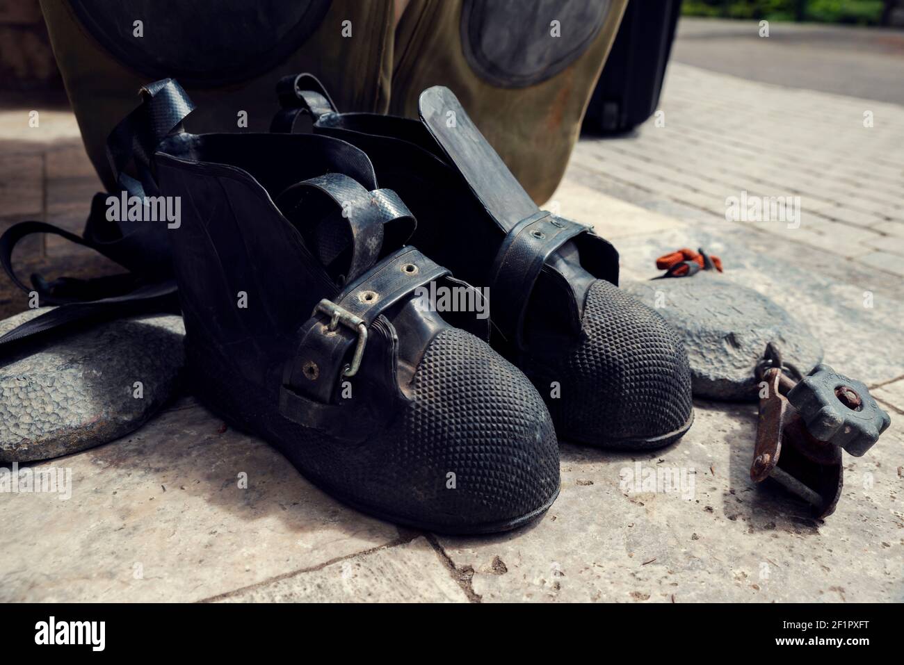 Antique, deep sea diving suit hires stock photography and images Alamy