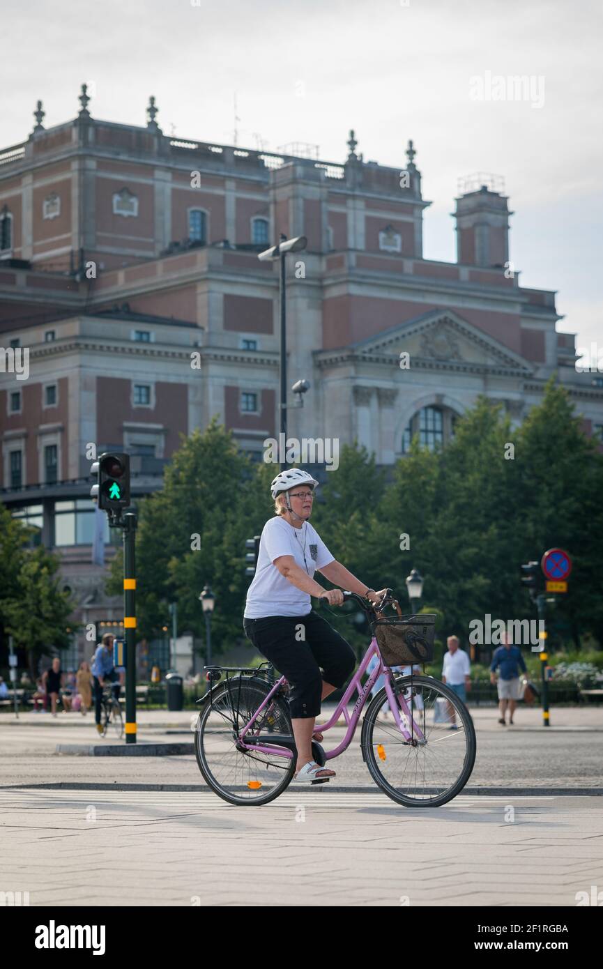 Cyclists in front of Kungliga Operan (Royal Swedish Opera House), Södra Blasieholmshamnen, Stockholm, Sweden. Stock Photo