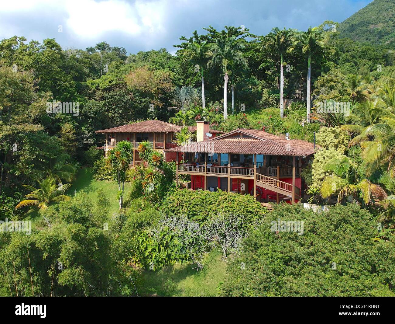 Hotel surrounded by forest hi-res stock photography and images - Alamy