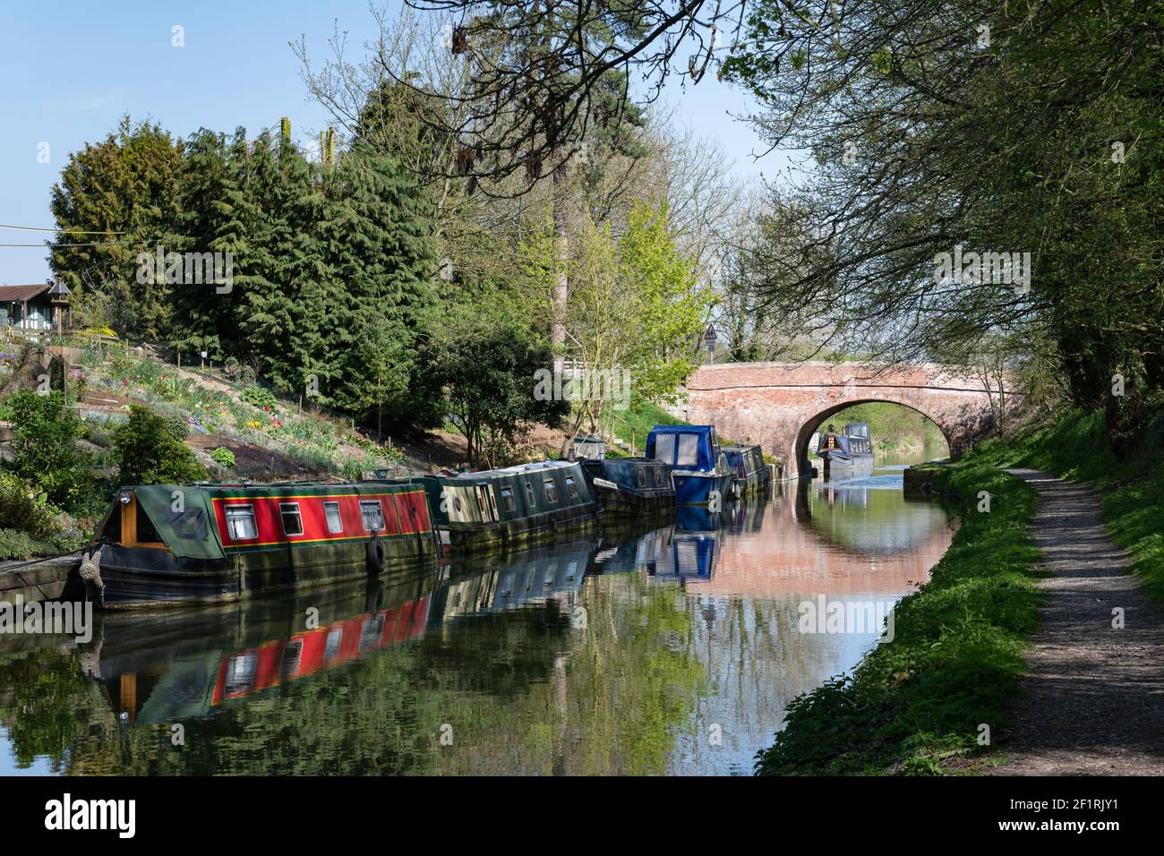 Narrow boats kennet and avon canal hi-res stock photography and images ...