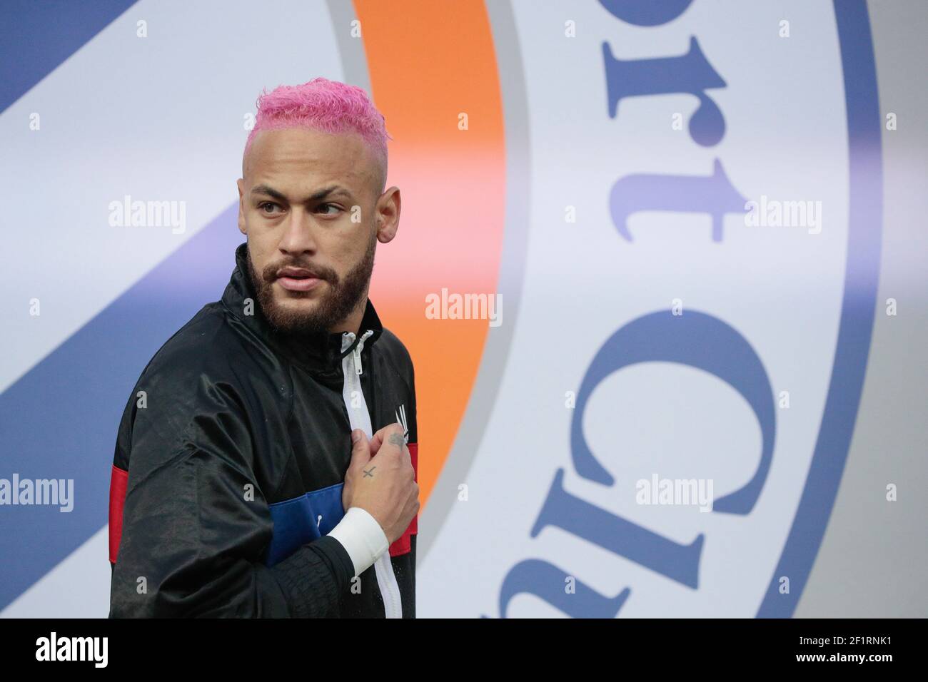 NEYMAR DA SILVA SANTOS JUNIOR - NEYMAR JR (PSG) with pink hair and  Basketball jersey to tribute to death Kobe Bryan (24) during the French  championship L1 football match between Paris Saint-Germain