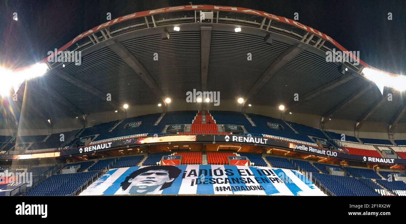 Page 2 Giant Football Player High Resolution Stock Photography And Images Alamy