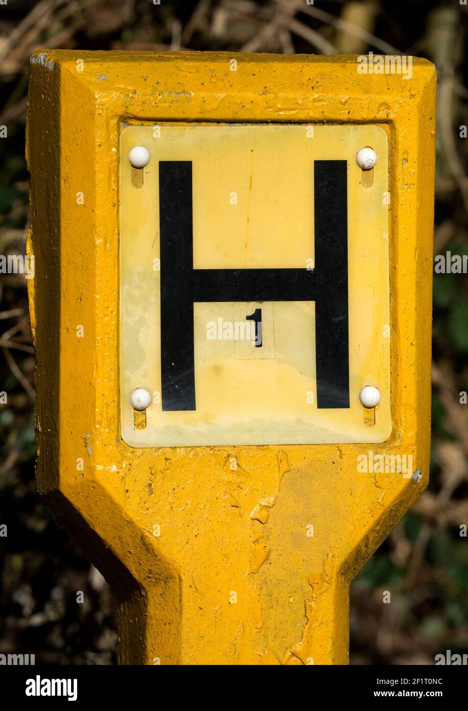 Fire hydrant uk hi-res stock photography and images - Alamy