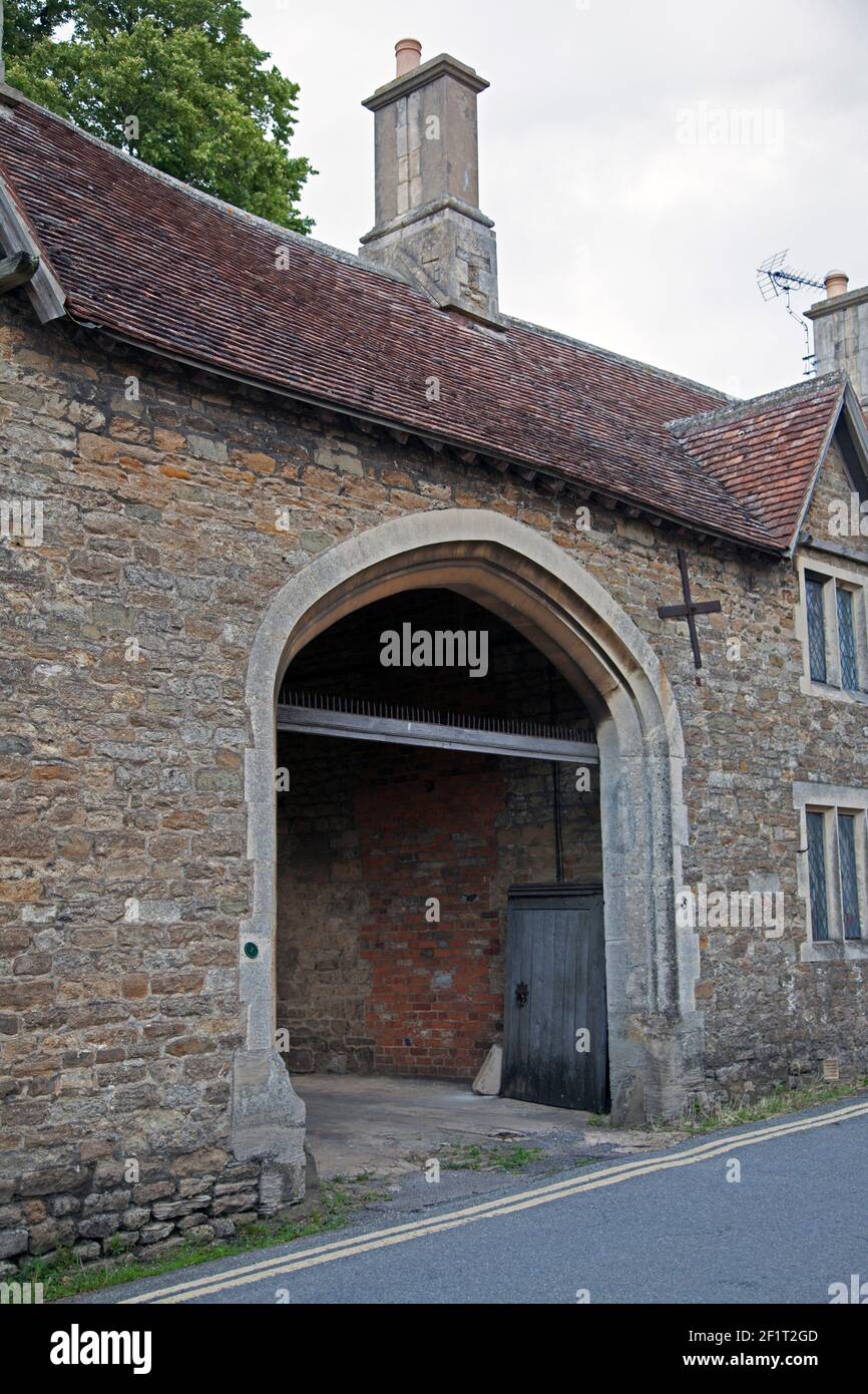 Grade II listed gatehouse belonging to the original Faringdon House