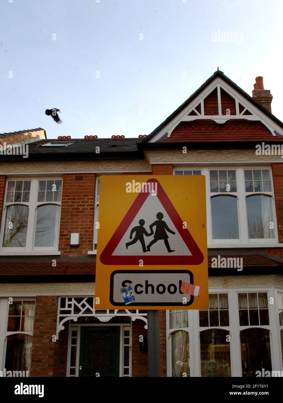 SIGN CLOSE TO TETHERDOWN SCHOOL IN MUSWELL HILL.4/2/04 PILSTON Stock Photo