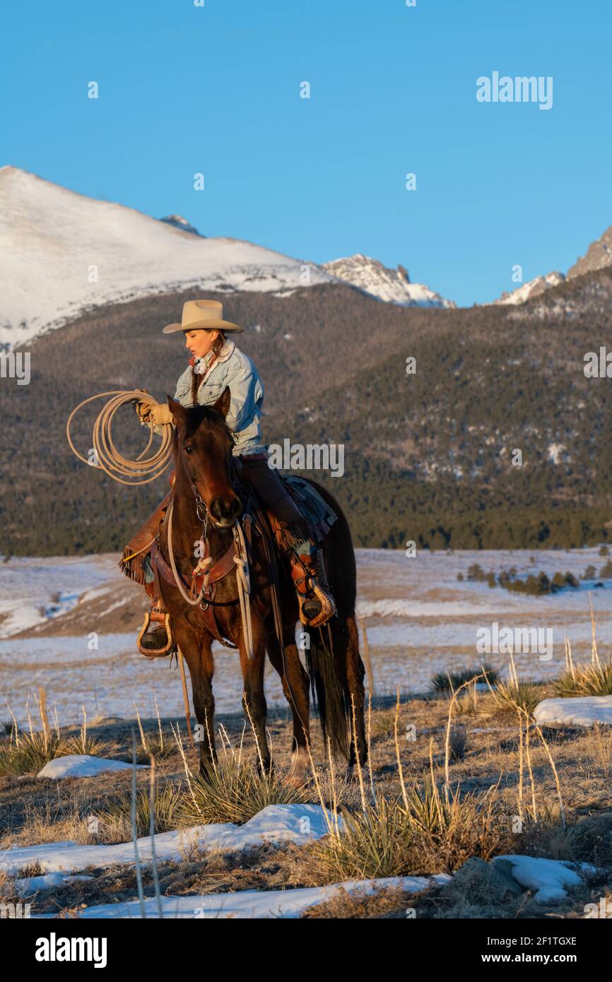 USA, Colorado, Westcliffe, Music Meadows Ranch. Female ranch hand in