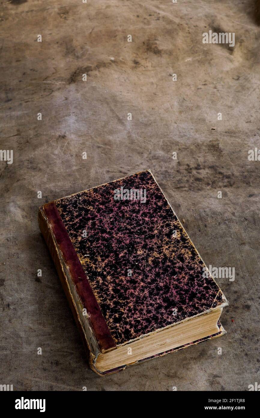 Couverture De Livre High Resolution Stock Photography And Images Alamy