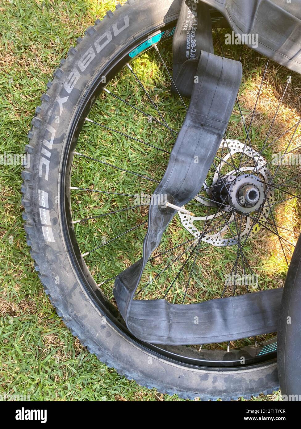 Flat tire bike hires stock photography and images Alamy