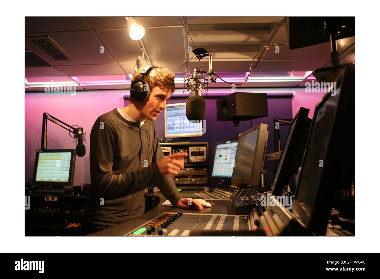 Radio ! early morning DJ Greg James in a studio at bbc radio 1 in  Londonphotograph by David Sandison The Independent Stock Photo - Alamy