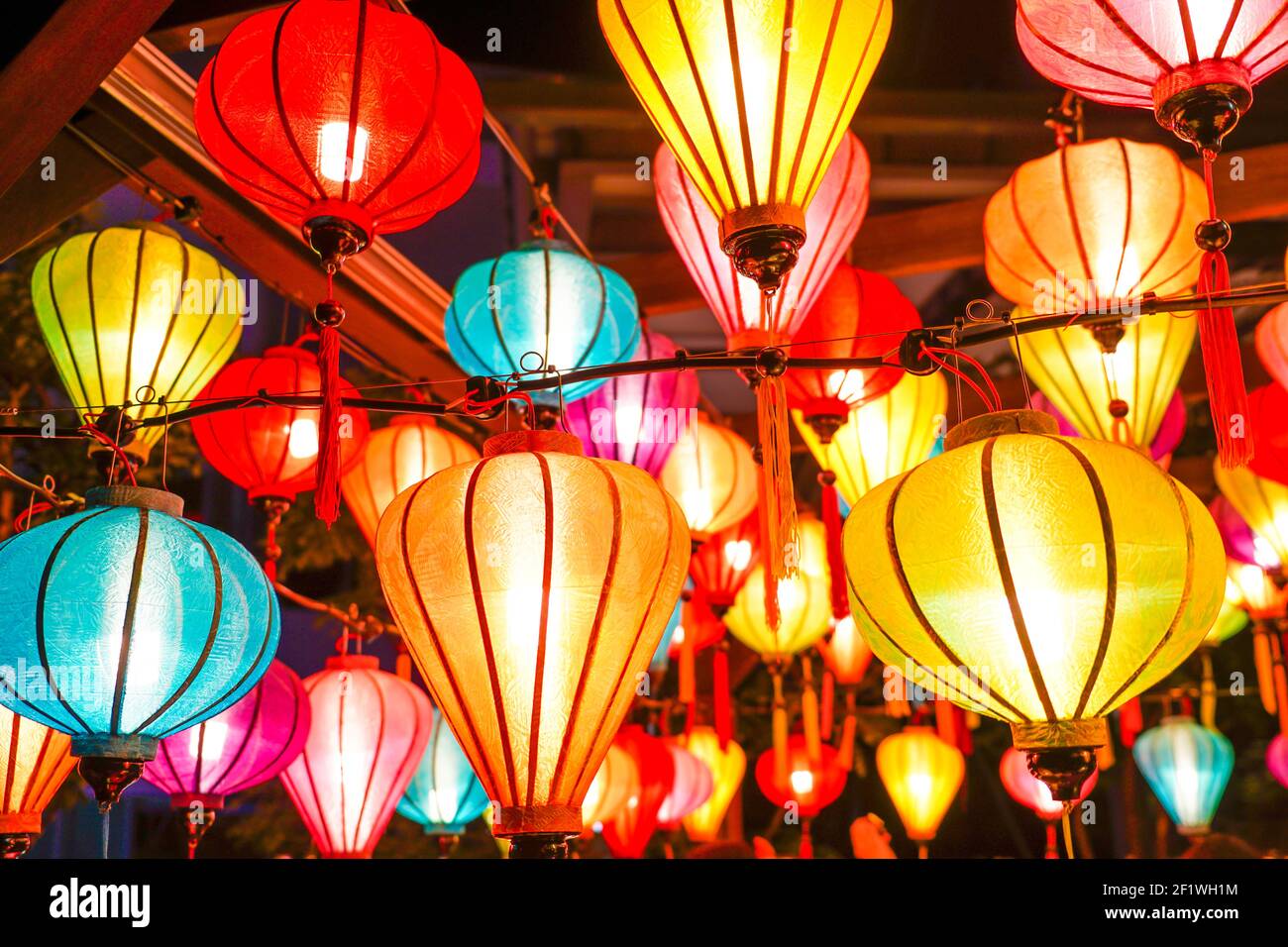 Summer garden paper lanterns hi-res stock photography and images - Alamy