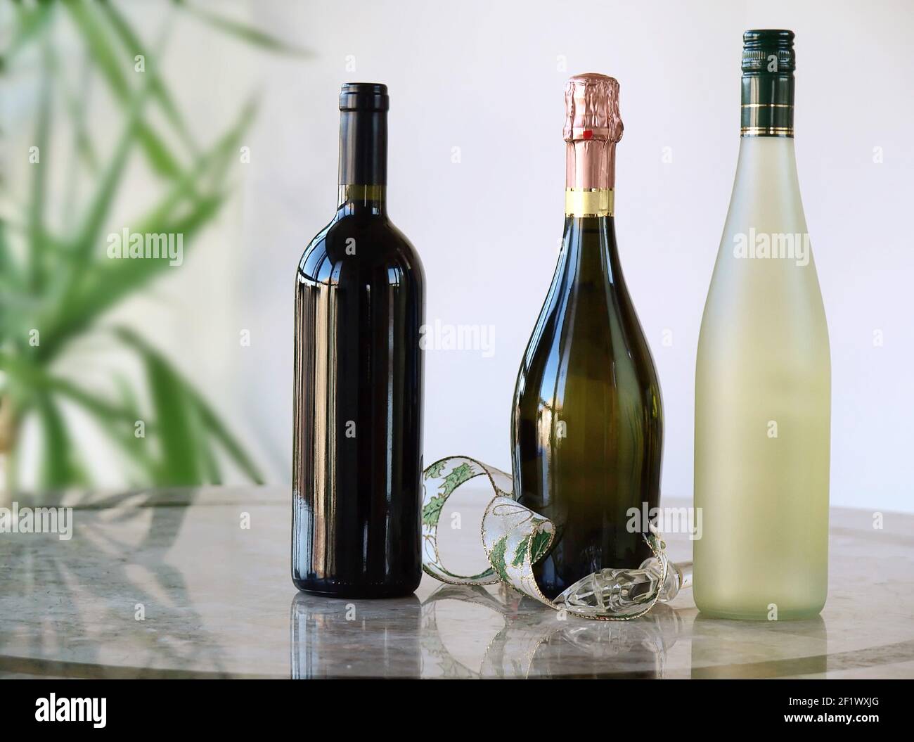 Dark bottles alcoholic beverage hi-res stock photography and images - Alamy