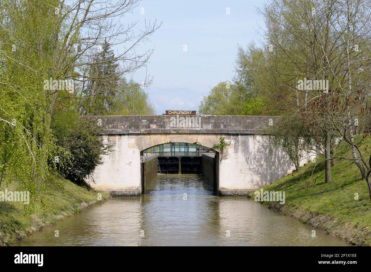 Pont a Ecluse Chaumigny, Chaumigny, Saint-Gratien-Savigny, Nievre, Burgundy, France Stock Photo