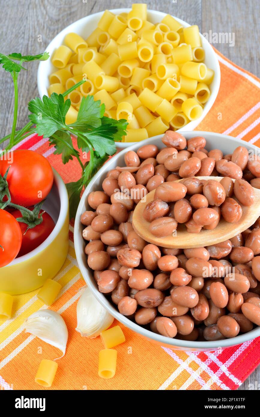 Cooked pork rind hi-res stock photography and images - Alamy