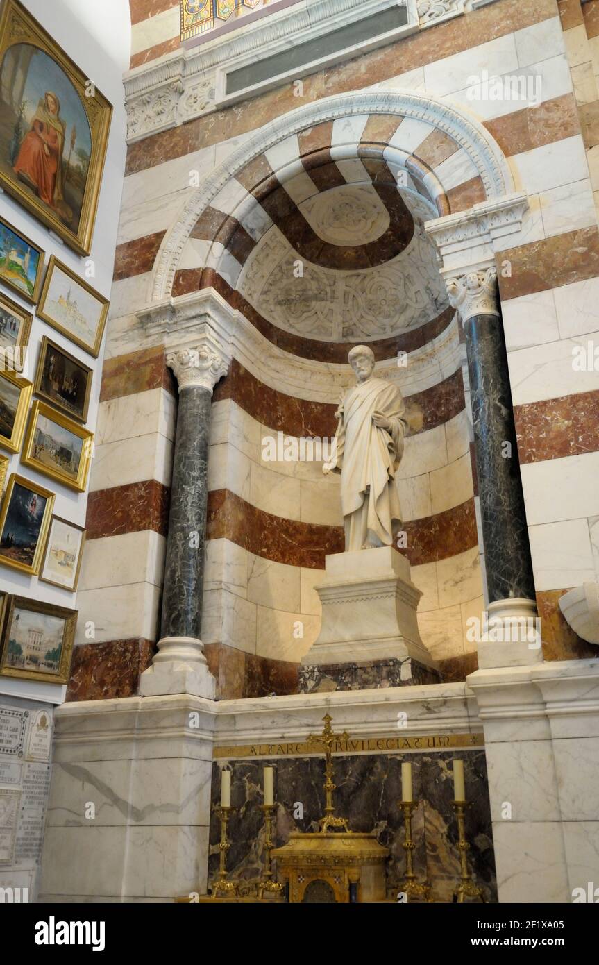 Stone figurine, Basilique Notre Dame de la Garde, Marseille,  Bouches-du-Rhone, Provence-Alpes-Cote d'Azur, France Stock Photo - Alamy