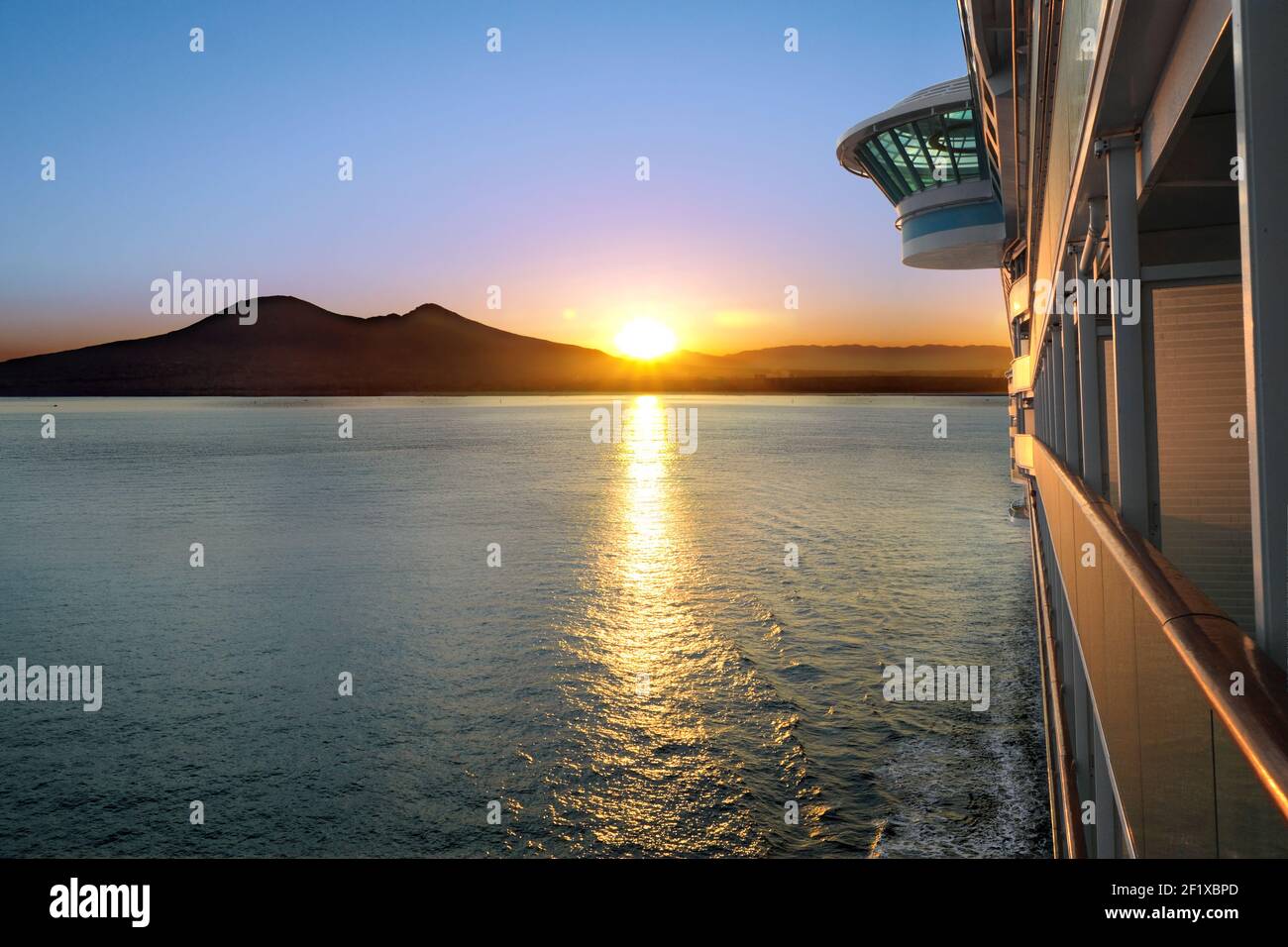 Luxury cruise ship silhouette hi-res stock photography and images - Alamy