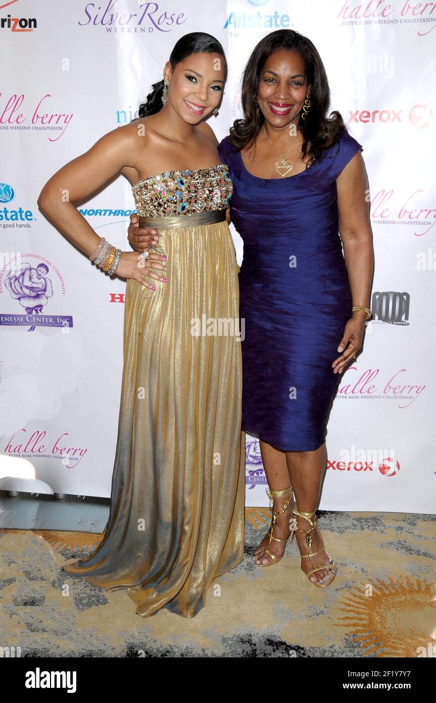 Ashanti and her mother Tina Douglas at 2009 Jenesse Silver Rose Gala \u0026  Auction at the Beverly Hills Hotel on 04, 9, 2009 in Beverly Hills, Ca  Stock Photo - Alamy, image size:863x1390