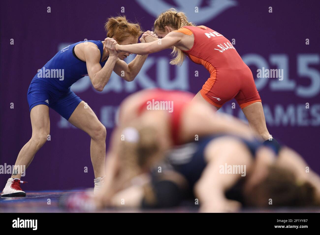 Women wrestling freestyle hi-res stock photography and images - Alamy