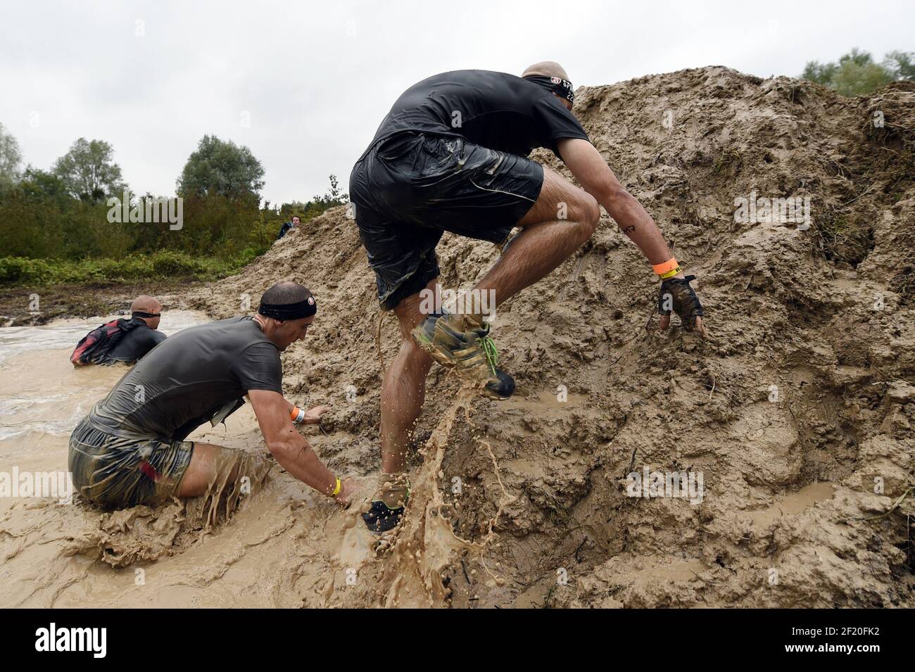 during the Reebok Spartan Race in Jablines, on September 19, 2015. The Spartan  Race is a race in the mud with multiple obstacles. Photo Philippe Millereau  / KMSP /DPPI Stock Photo - Alamy