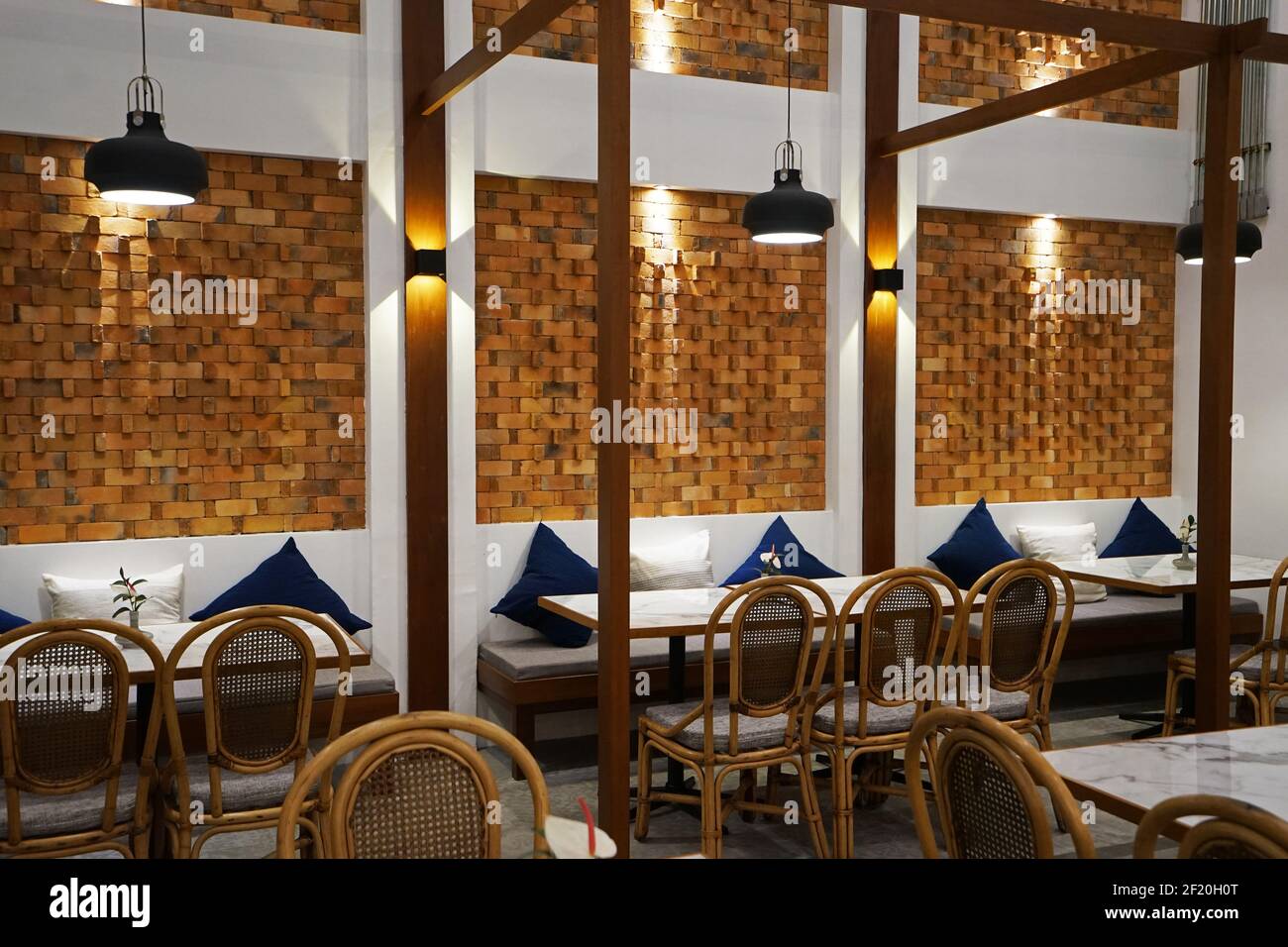 Interior dining space design and architecture of bar and restaurant ...