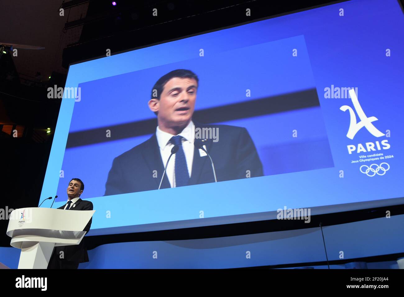 Valls press hires stock photography and images Alamy