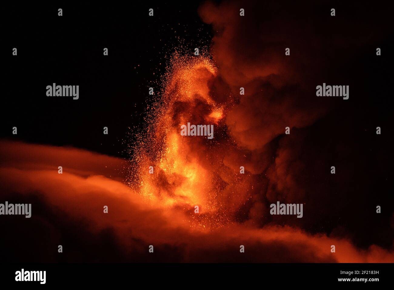 CATANIA, ETNA, ITALY - MARCH 10, 2021: New eruption of the Etna volcano in sicily.  Lava fountains and a huge plume of gas and pyroclastic ash dal Cratere di sudest. Credit: Wead/Alamy Live News Stock Photo
