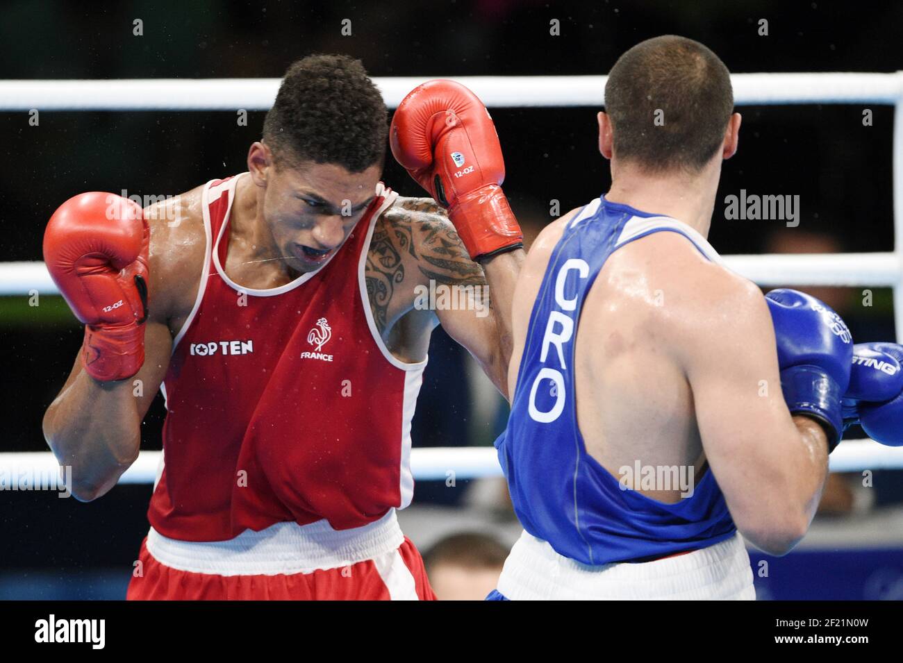 Page 2 - Boxing category Stock Photos & Images from Alamy