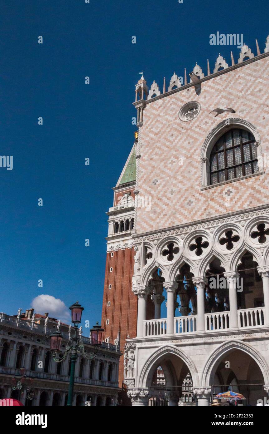 Doge palace venice construction hi-res stock photography and images - Alamy
