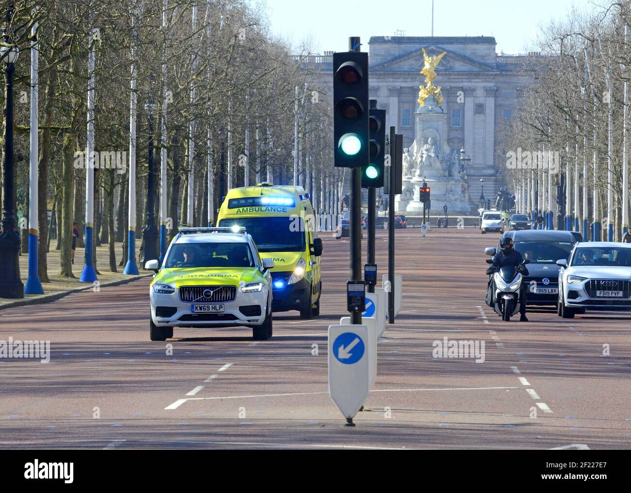 London, England, UK. Ambulances in the Mall Stock Photo