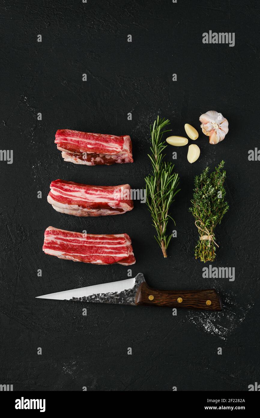 Top view of raw beef short ribs, bone in on dark background Stock Photo