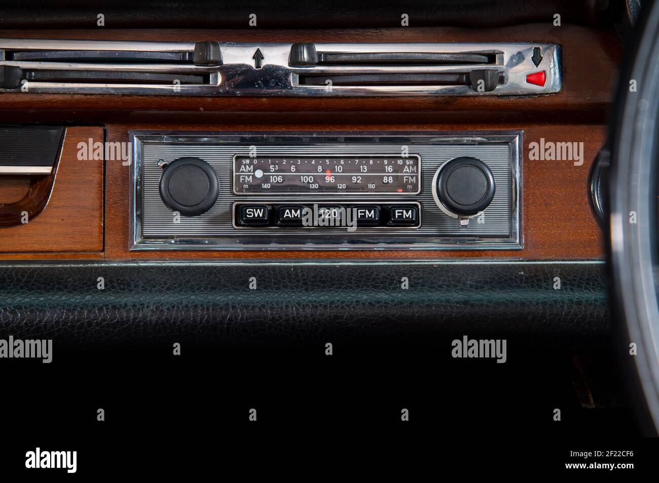 Car radio by blaupunkt hi-res stock photography and images - Alamy