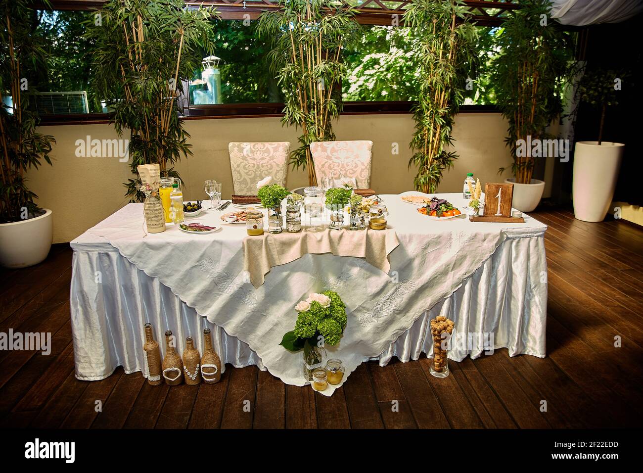Country style wedding table decorations hi-res stock photography and ...