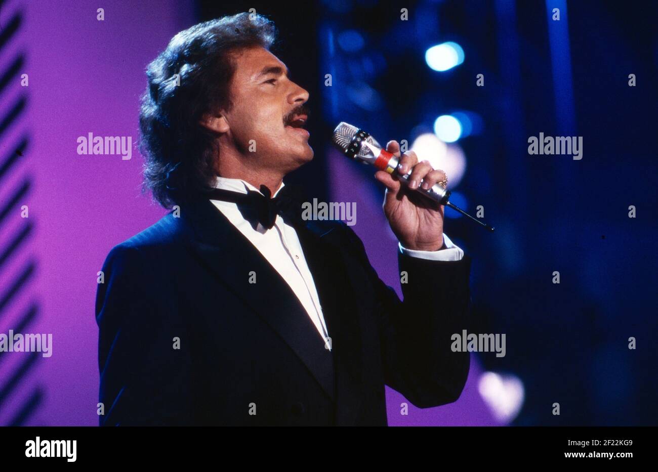 Engelbert humperdinck sänger hires stock photography and images Alamy