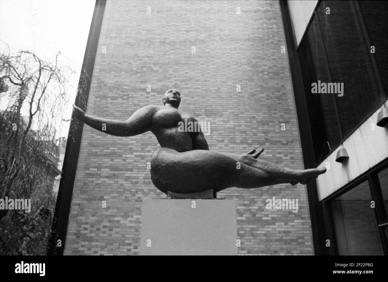 20th century outdoor sculpture Black and White Stock Photos & Images ...