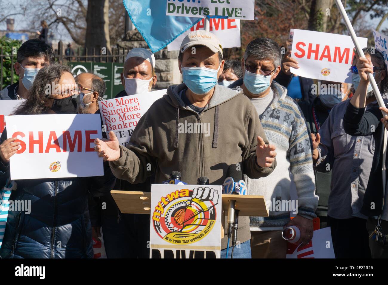 New York Taxi Workers Alliance protest at Gracie Mansion after NYC Mayor Bill de Blasio announces the disgraceful medellion plan that bails out hedge funds companies while leaving cab drivers drowning in debt. In New York City, New York on March 9, 2021. (Photo by Steve Sanchez/Sipa USA) Stock Photo