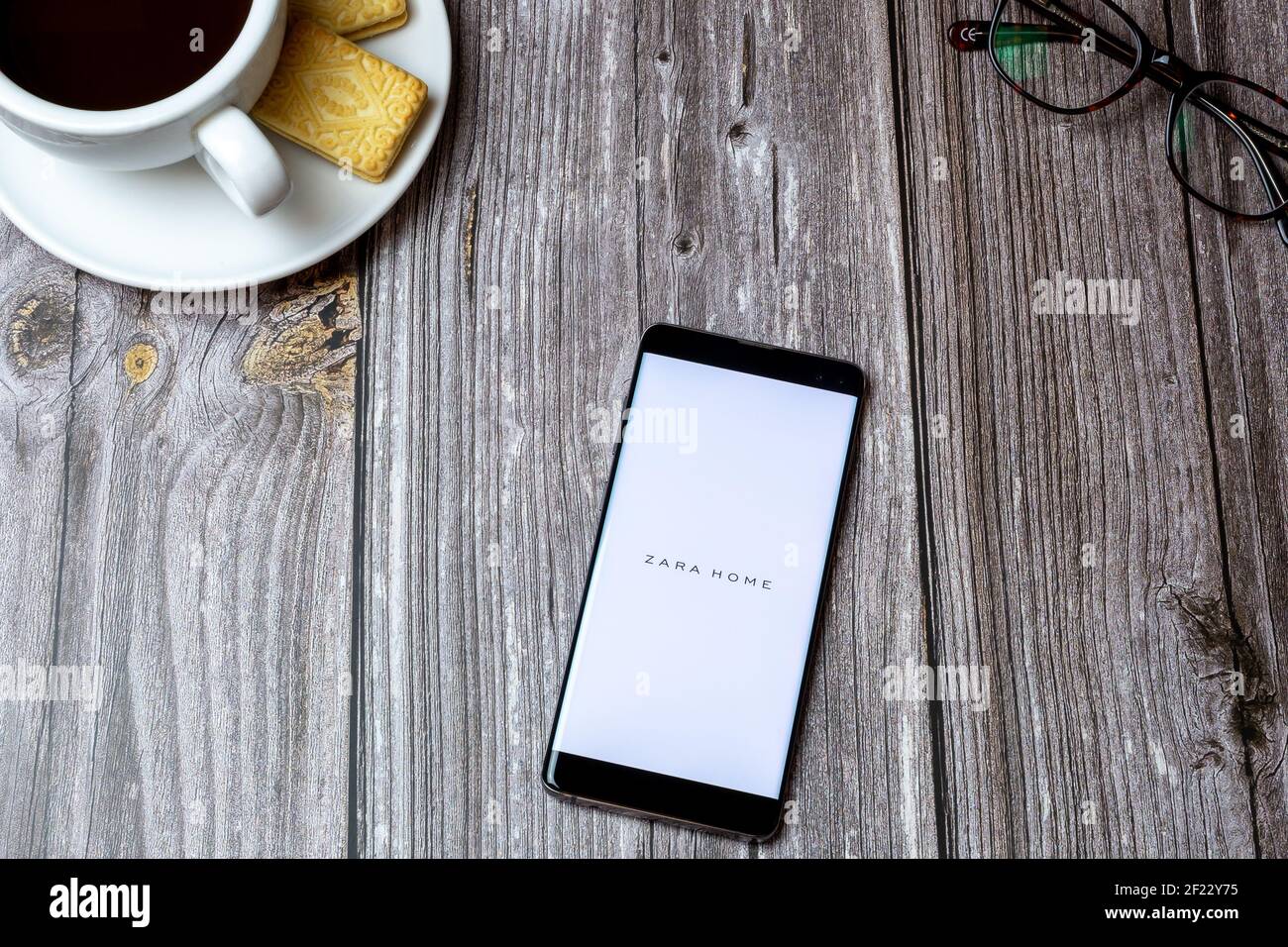 Zara home app hi-res stock photography and images - Alamy