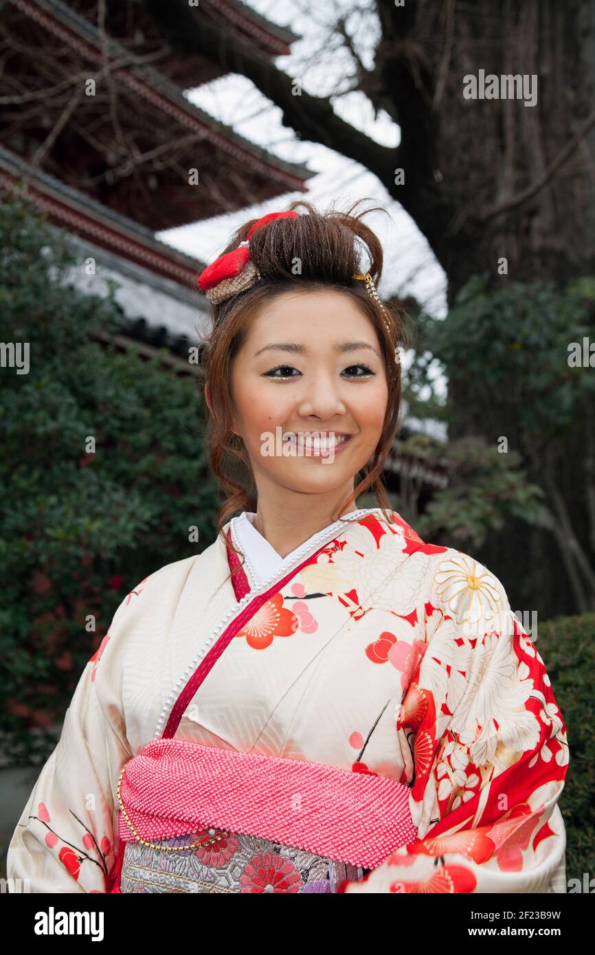 Pretty Japanese Lady Dressed In Kimono On Coming Of Age Day (Seijin No ...