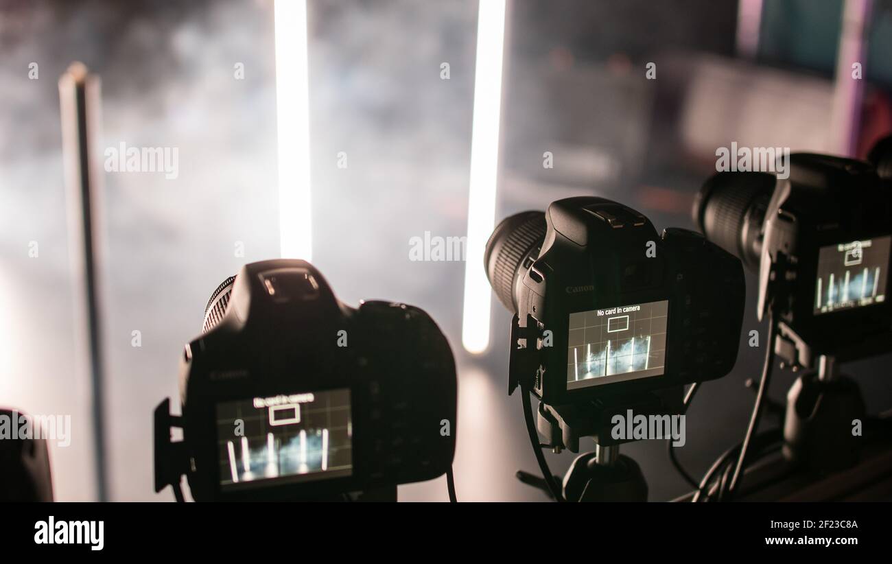 digital cameras in a bullet time array Stock Photo Alamy