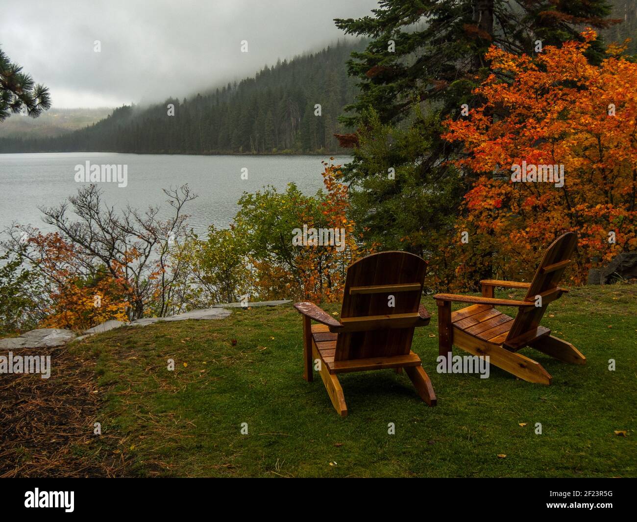 Summer's end - fall season rainfall comes to Suttle Lake in central Oregon Stock Photo