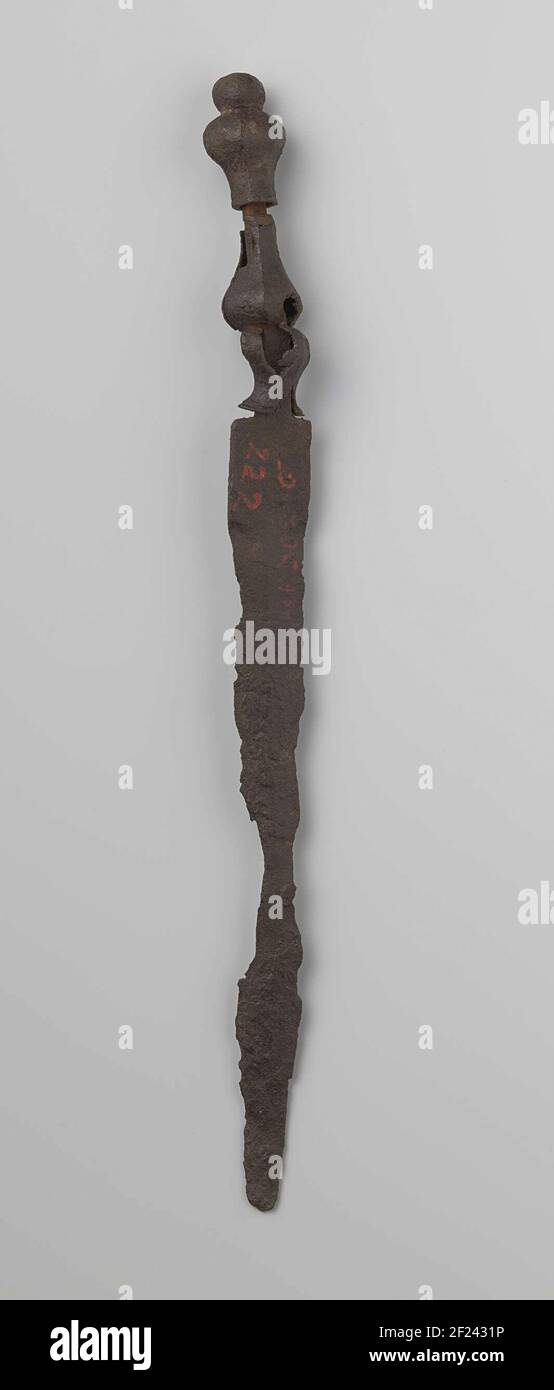 Clock and dagger hi-res stock photography and images - Alamy