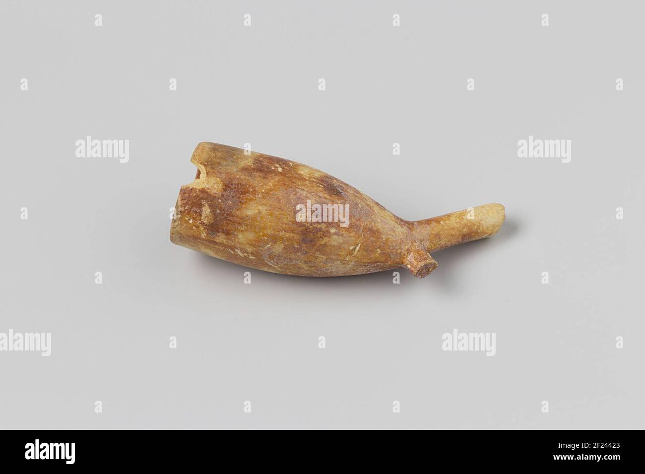 Pijpenkop from the wreck of the East India Hollandia.Pipe, Bowl, Healmar: Crowned 47; 2HSM1.2. Stock Photo
