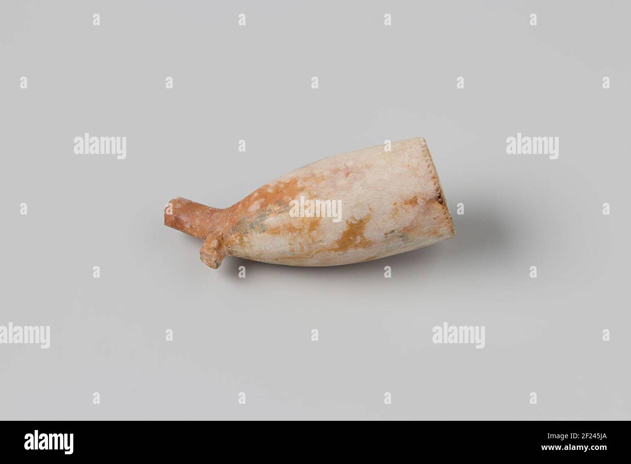 Pijpenkop from the wreck of the East India Hollandia.Pipe, Bowl, Healmar: Crowned 47; 2HSM1.2. Stock Photo