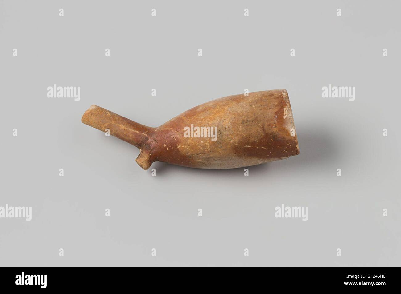 Fragment Pijpenkop with piece of stem from the wreck of the East India Hollandia.Pipe, Bowl, Healmar: Crowned 47; Fragment, 2HSM3. Stock Photo