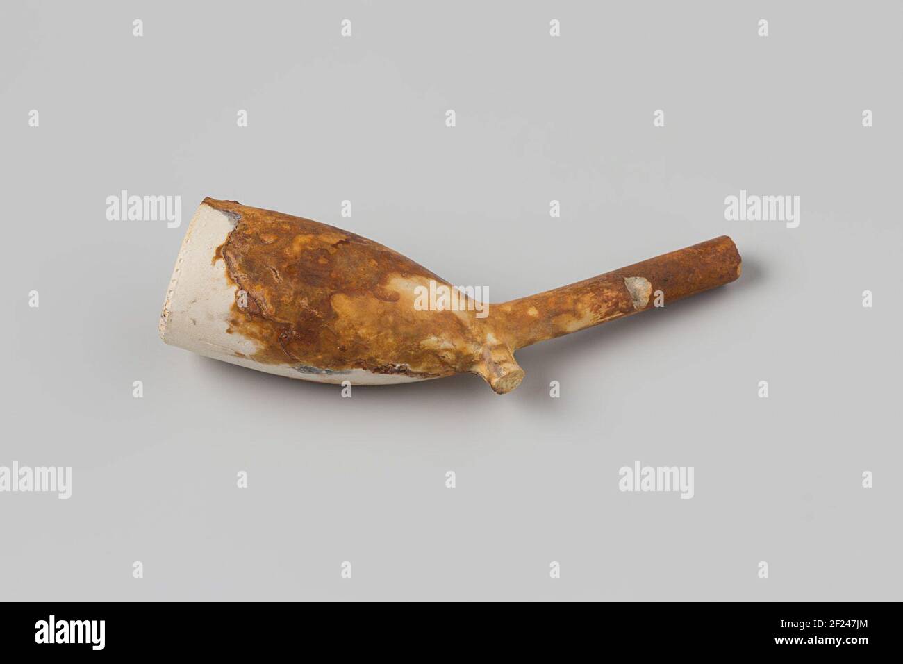Pijpenkop with piece of stem from the wreck of the East India Hollandia.Pipe, Bowl, Healmar: Crowned 57; 2HSM1. Stock Photo