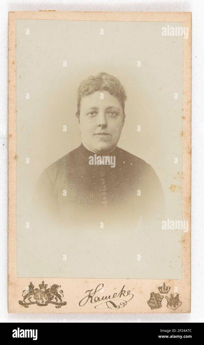 Studio portrait of a woman dressed in black Stock Photo - Alamy
