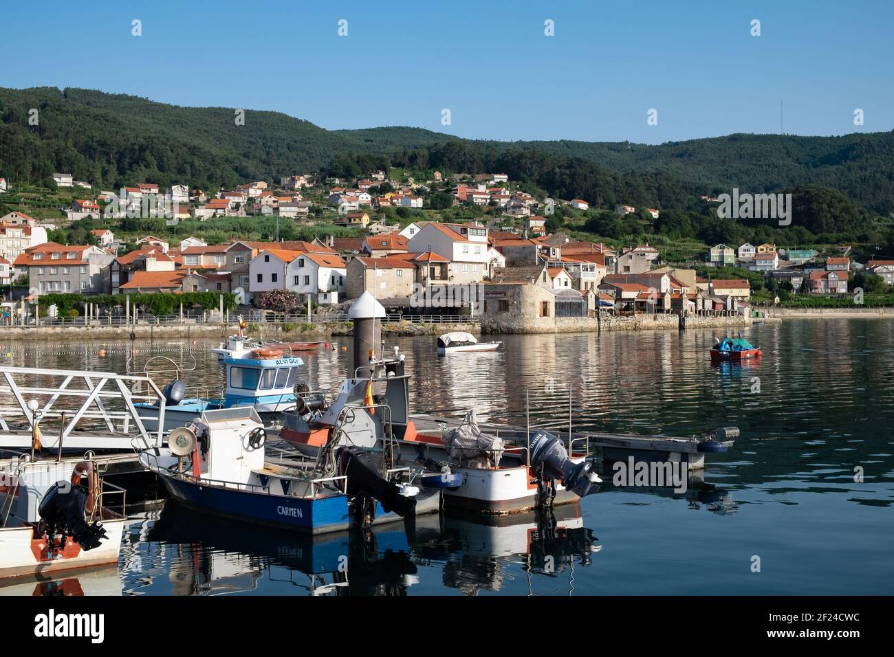 The coastal village of Combarro on the Ria de Pontevedra, in Pontevedra Province, in Galicia, Northern Spain Stock Photo
