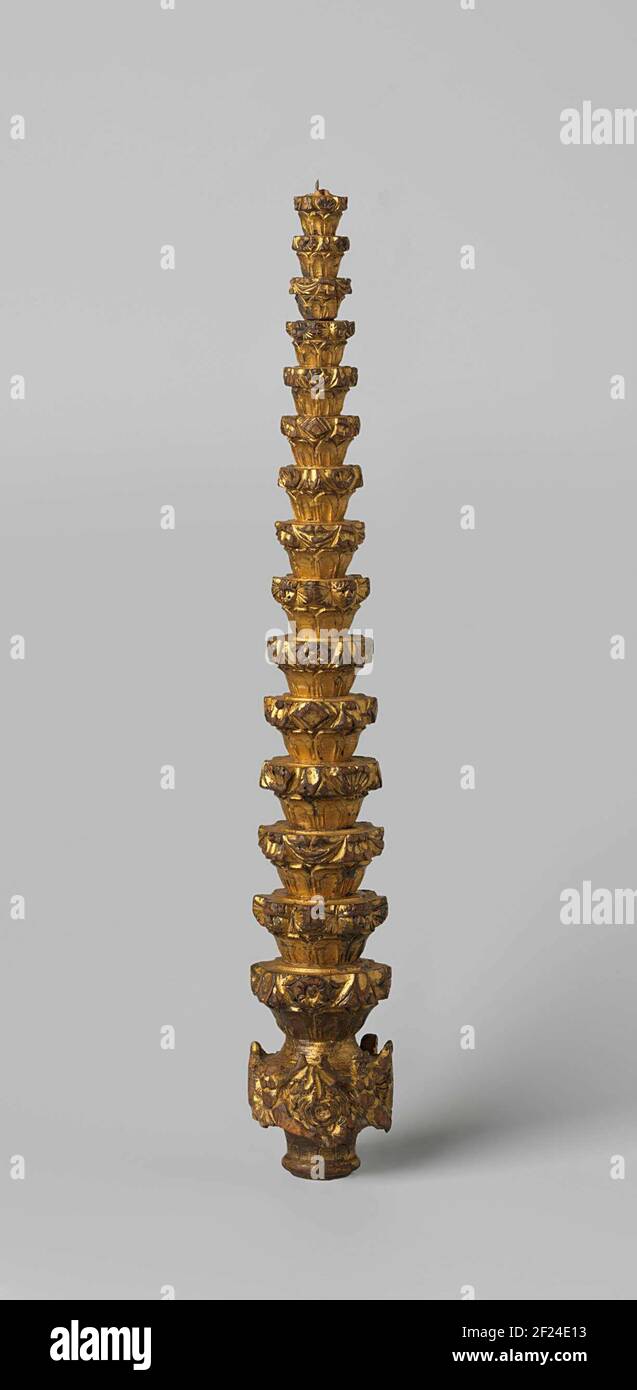 Ga door Ventileren Terug kijken Wortel van een vlaggenstok.Gold plated root with 16 sections. On the  damaged bottom line, four putti with the poor up. The others with stylized  plant motifs. The third, eighth and thirteenth articulation