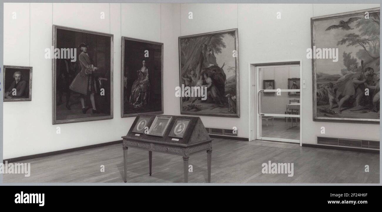 Room 136 with paintings by Cornelis Troost, in the middle a cabinet with miniatures, on the right a passage; Drucker extension, December 1992.Southeast Corner with a Walk on the right to room 139. Stock Photo